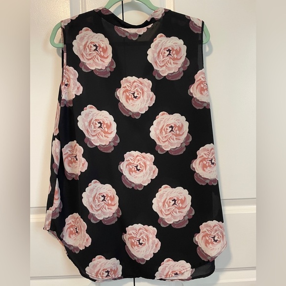Tahari Sleeveless Blouse with Pink Floral Design - Picture 3 of 6